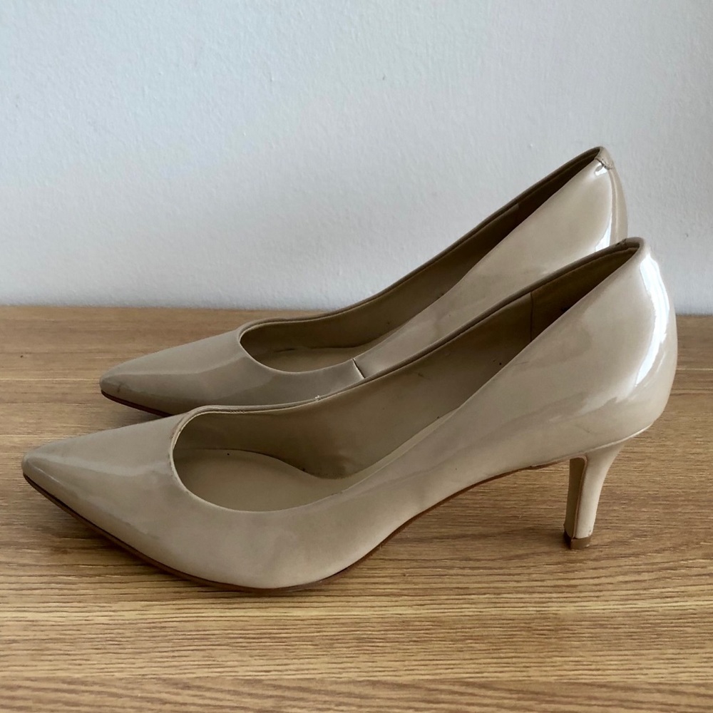 Nine West beige nude pointy toe pump